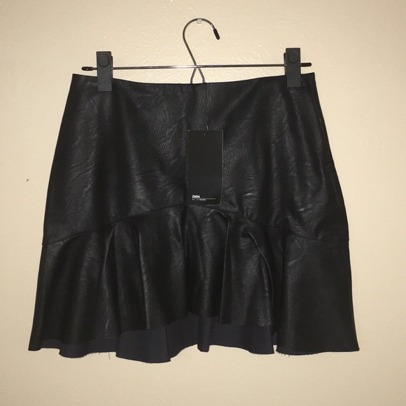Zara Dresses & Skirts - Zara mini skirt basic collection